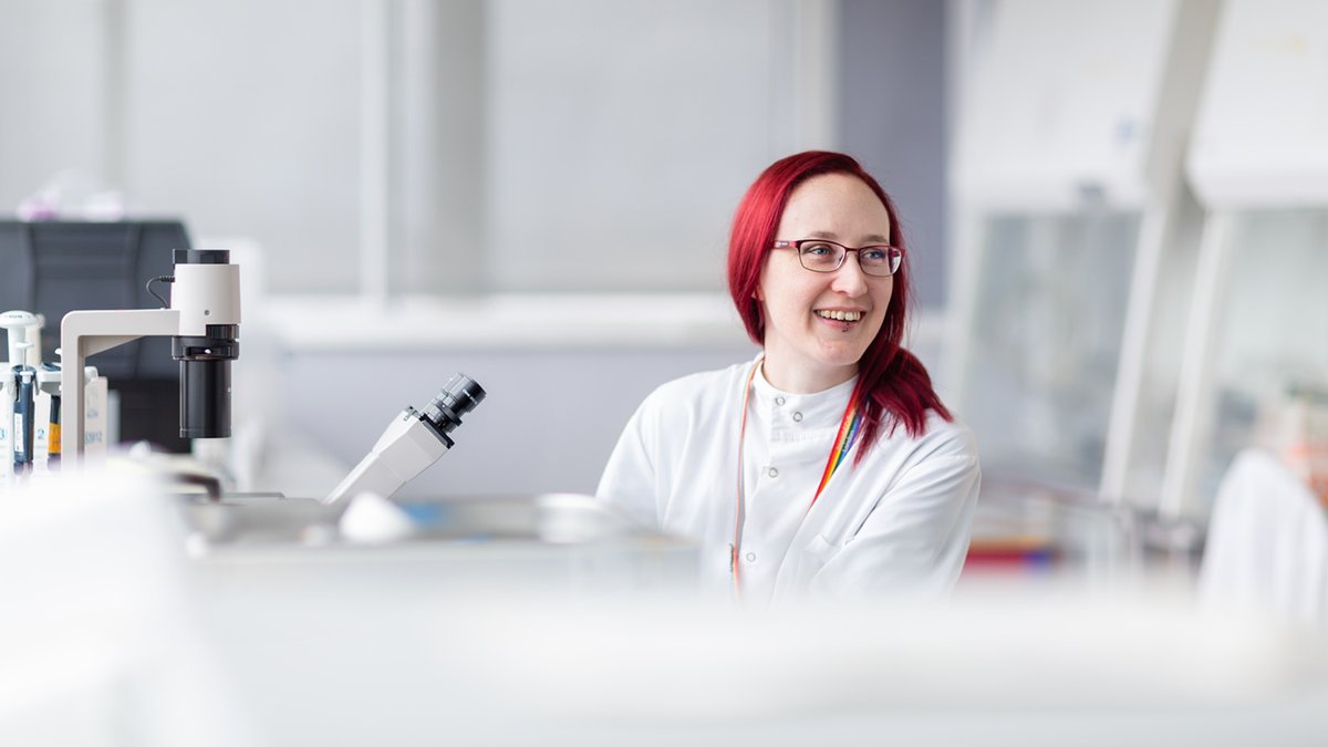 It's nearly time for the 2020 @imperialcollege #ImperialWomen portraits! 
Here's a preview of Alyssa, at the Department of Immunology and Inflammation. @ImperialMed @Imperial600 @WOMENinSTEM_IC #WomenInSTEM