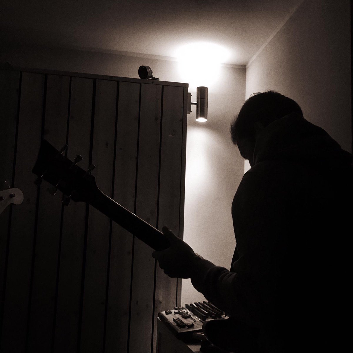 capitanguepiere's tweet photo. Captains are back in office! #capitanguepiere #prove #colleumberto #indierock #pingu #blackandwhitephoto #livemusic https://t.co/sXeHzolGcg