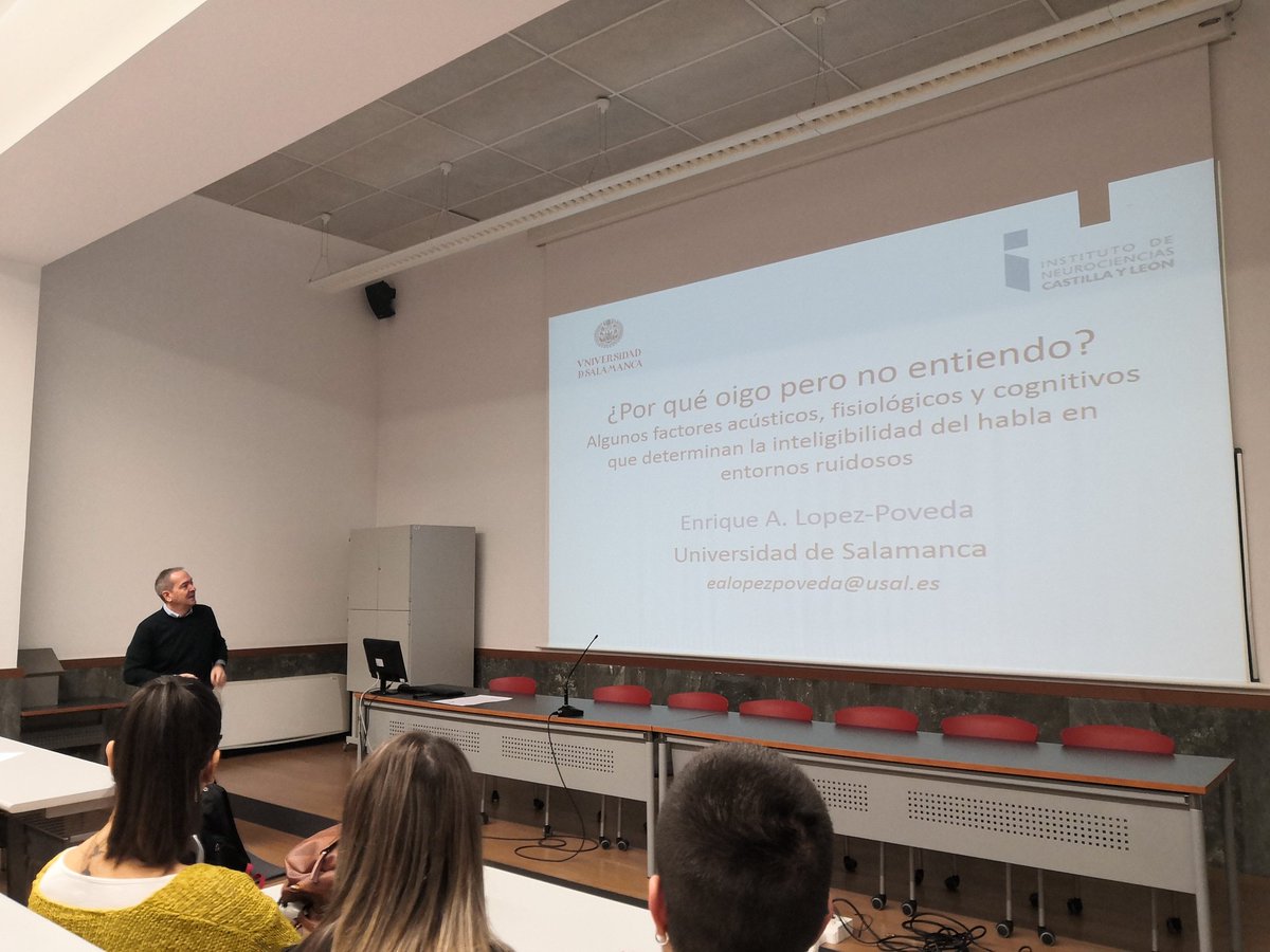 "Oímos con el cerebro": una de las conclusiones de la excelente conferencia de Enrique A. López Poveda, profesor de la Facultad de Medicina de la USAL, sobre los factores acústicos, fisiológicos y cognitivos en la inteligibilidad del habla.
