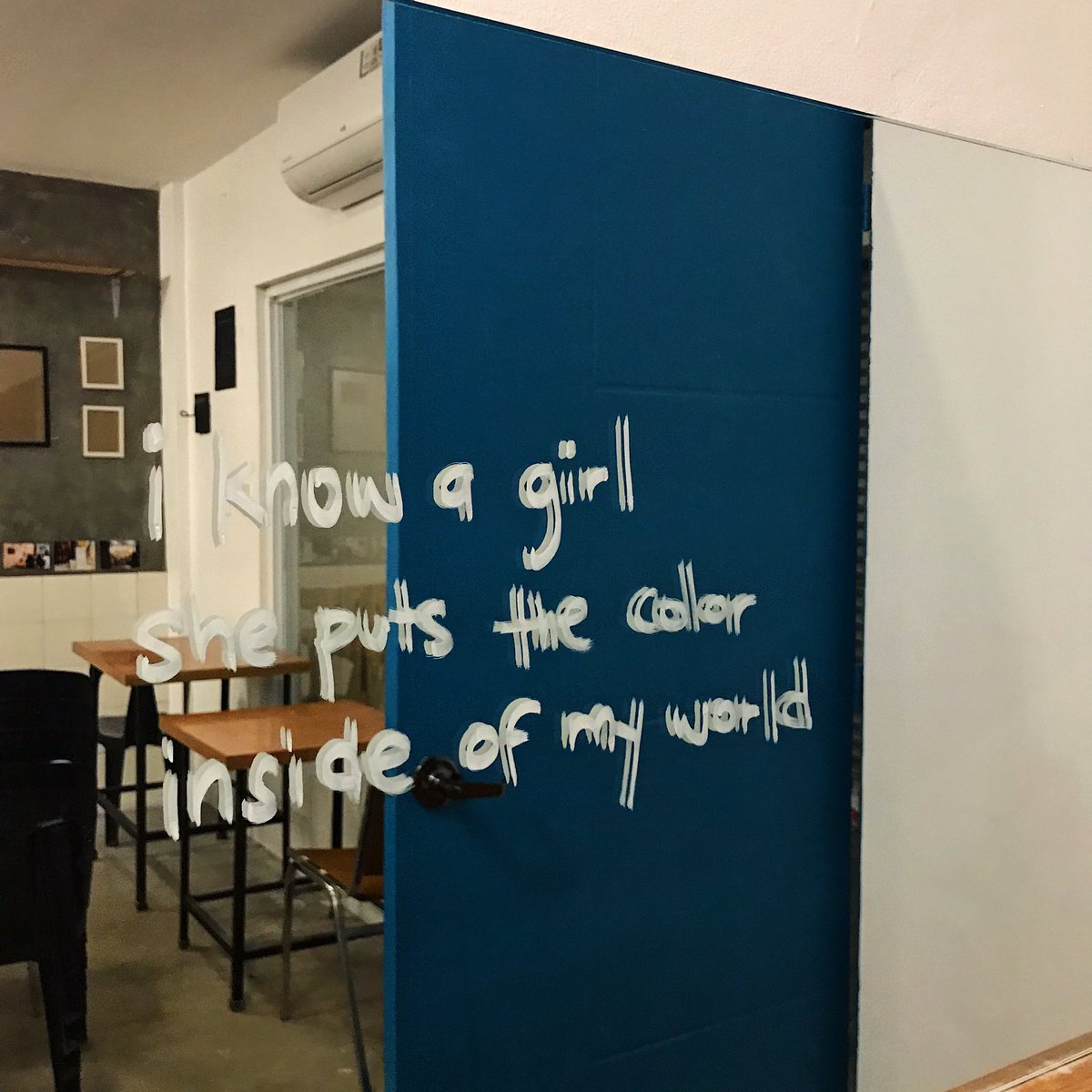 PoetsUnderKitch's tweet photo. We all put colors on somebody’s world. Happy Friday! 🤗 #PoetsUndergroundKitchen https://t.co/QfYySY58JU