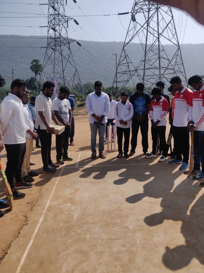 DrSandeepJSP's tweet photo. ఈరోజు అరిలోవ జనసేన యూత్ ఆధ్వర్యంలో నిర్వహించిన క్రికెట్ టోర్నమెంట్ టాస్ వేసి ప్రారంభించడం జరిగింది. ఈ సంద్భంగా పుల్వామా దాడిలో అమరులైన వీర జవాన్లకు నివాళి అర్పించడం జరిగింది. https://t.co/P0rQT3gv4K