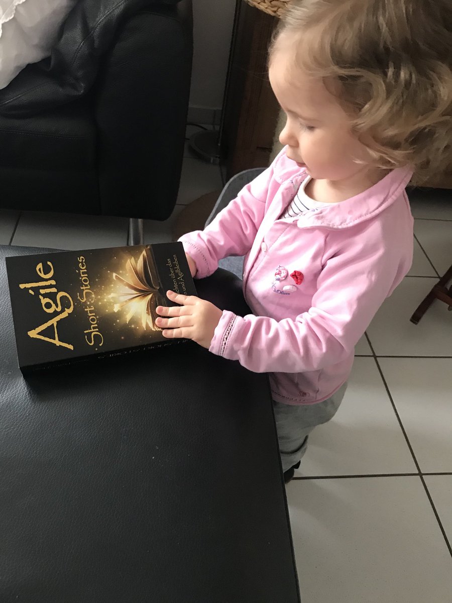 ⁦@PfefferJoachim⁩ ⁦@Simply_Coaching⁩ ⁦@gazebo_c⁩ I planned to read #agile #shortstories first. But my little girl seems very interested in it.