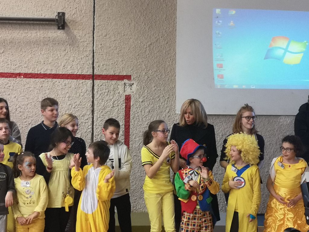 FondationEngie's tweet photo. 12/02 #BrigitteMacron à l’@INJSMETZ dans le cadre de l’opération @piecesjaunes, soutenue par la #FondationEngie. Visite aux enfants et leur famille, découverte de la nouvelle salle de rythme et concert organisé par #SignEVENTS en présence de @b_guirkinger et de @christellebrid1 ! https://t.co/47EKusudnF