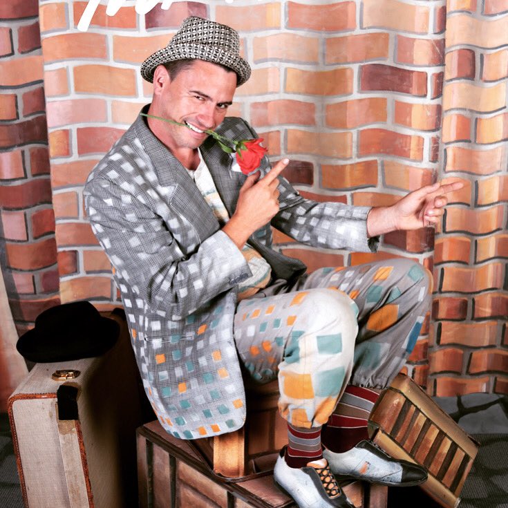 Aquest diumenge gaudeix d’un 2x1 al teatre! 🎉
💙 Si ets Amic de Rialles tenim un regal per a tu
🔈Comprant una entrada veure l’espectacle MrArlet, te’n regalem una altre!
📌 Només hauràs de posar el codi: CARNESTOLTES a l'hora de comprar la teva entrada i obtindràs un 2x1.