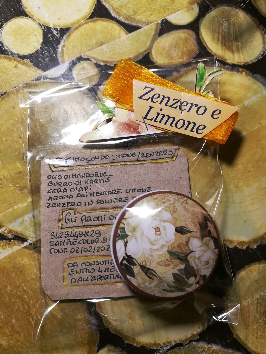 NoFondamentali's tweet photo. I MIEI PROFUMI SOLIDI VERSATILI E PERSONALIZZABILI più info/more info ➡ https://t.co/Nd6BHZixj4
#gliaromidicleopatra👁 #handmadesoap #handcraftedsoap #soap #sapone #Perfume #solidperfume #limone #zenzero #ecofriendly #oliodimandorle #ceradapi #burrodikarite #skincare #Health https://t.co/HOTgegDMSm