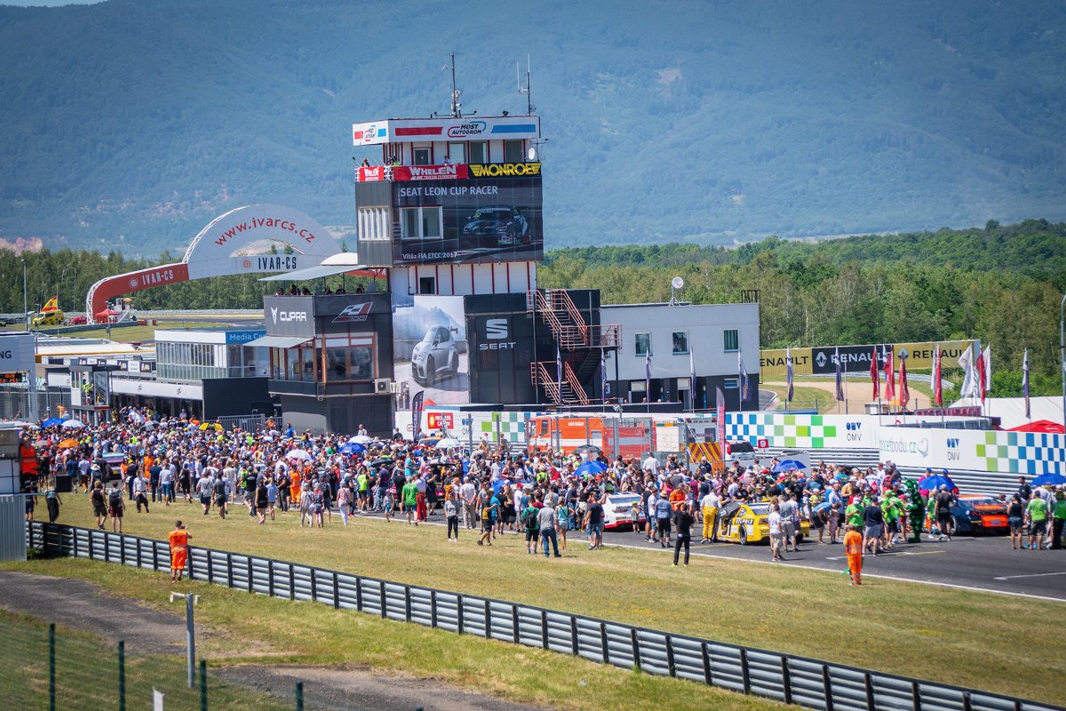 We ❤️ race fans! #ValentinesDay2020 

#NASCAR #EuroNASCAR #PureRacing #NWES