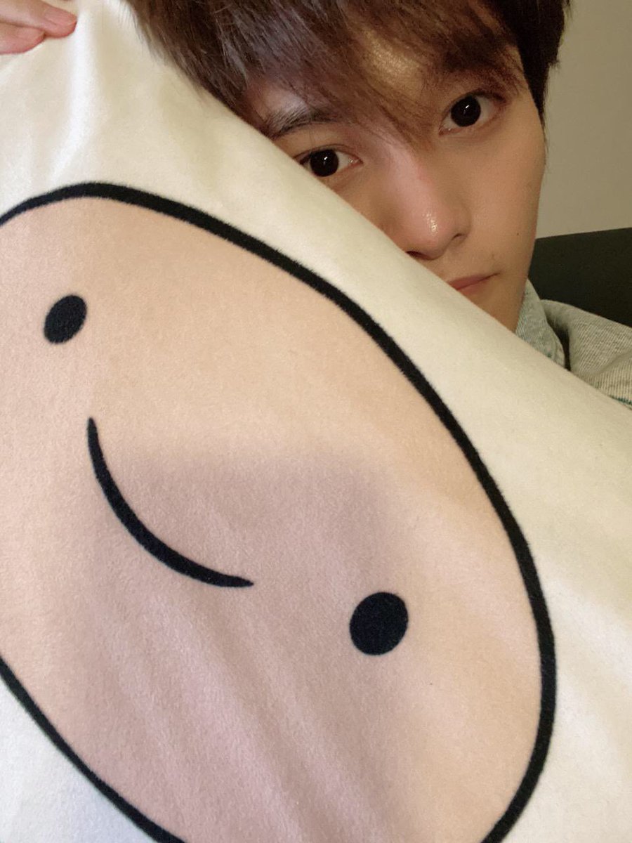 ⠀
  [ Text message to： @incantatus_ ]

⌨︎：id say im back in the comfort of my own home but how comfortable can our crappy apartment be lmao.

⌨︎： [IMAGE ATTACHED.] 
⠀