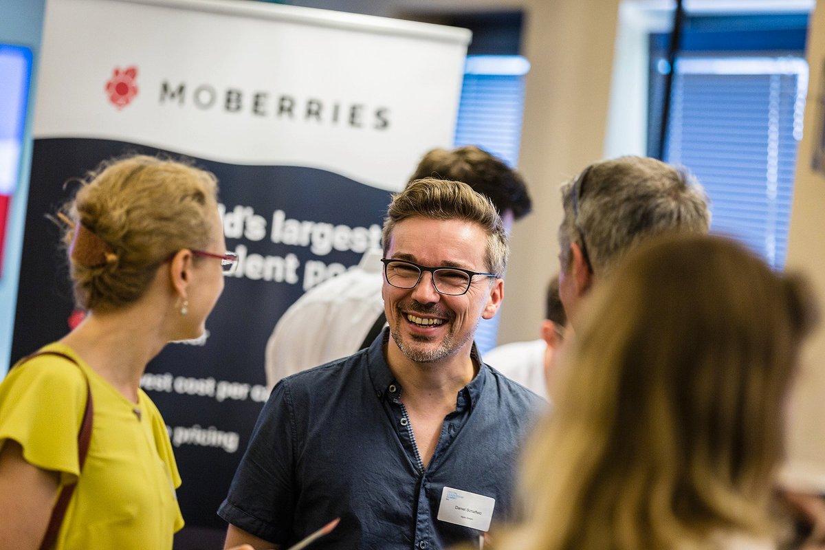 DLS_cologne's tweet photo. Praxis pur. Von den besten profitieren. Beim dls#5 gibt es konkrete Fallbeispiele und Austausch mit den Machern der digitalen Transformation. Digital Leader stehen auf der Bühne und geben Einblick in die Führungspraxis. Ihr Ticket jetzt sichern! https://t.co/1SdMPOHAwc https://t.co/5XFvnMBmP4