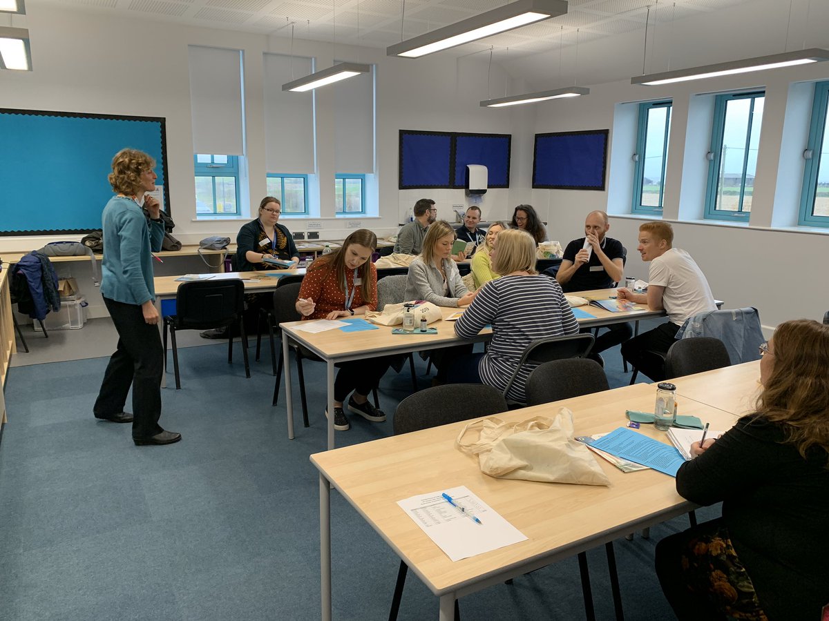 AspireAcademies's tweet image. Classroom chemistry for all with Kate from @RoySocChem #CPSC20