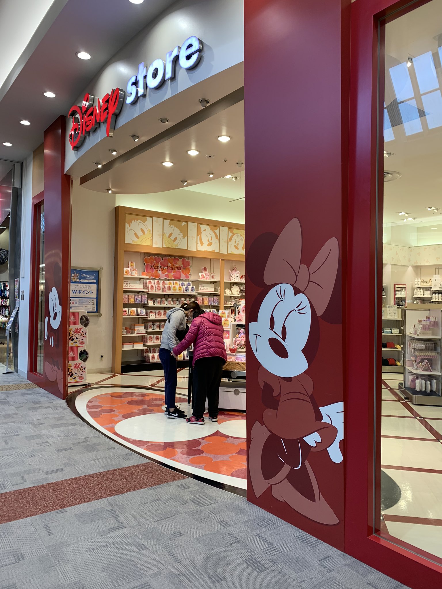 Anko Al Twitter 仕事帰りに 羽生 イオンモール 行きました ディズニーショップは羽生と大宮が 遠くて近い店舗です ミニハンカチ可愛いかった 二枚買って 引き 埼玉県羽生市 ディズニーショップ イオンモール羽生 T Co Sbfa1mjj8w Twitter