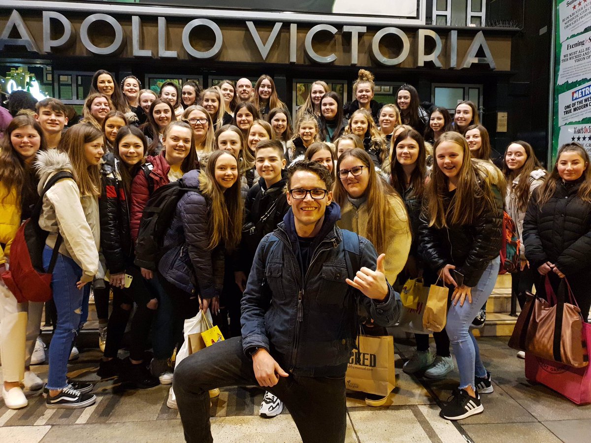 Thank you <a href="/MikeColbourne/">Michael Colbourne</a> for posing with our <a href="/FraserburghAcad/">Fraserburgh Academy</a> dancers. We all loved <a href="/WickedUK/">Wicked UK</a> last night! 💚💚 #DancingThroughLife #BrochAcademyDance