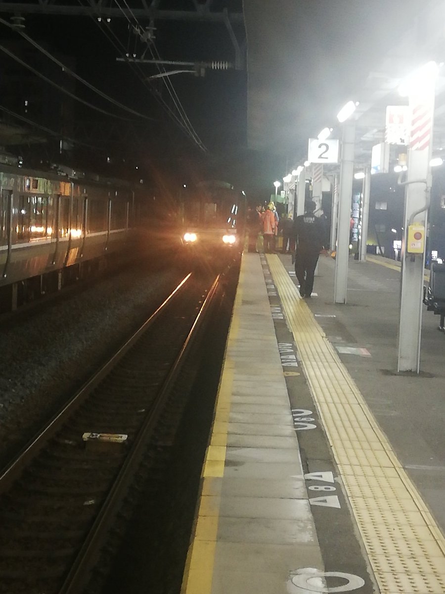 田町 On Twitter 琵琶湖線 南草津駅で人身事故 男性が飛び込んで電車と接触した 電車遅延2 14 Naver まとめ Https T Co Utsvmhgt5v Https T Co Tkia3cft4x 琵琶湖線 人身事故