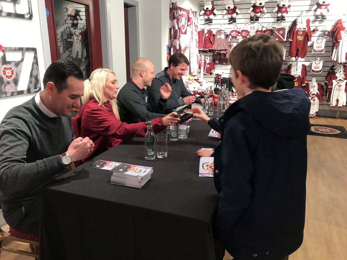 heartswomenfc's tweet image. Huge thank you to everyone who attended last night's event.
Fantastic to have Hearts' captains and managers together to celebrate the integration of #HeartsWomen 🤝♥️
#OnePassionOneClubOneHearts
