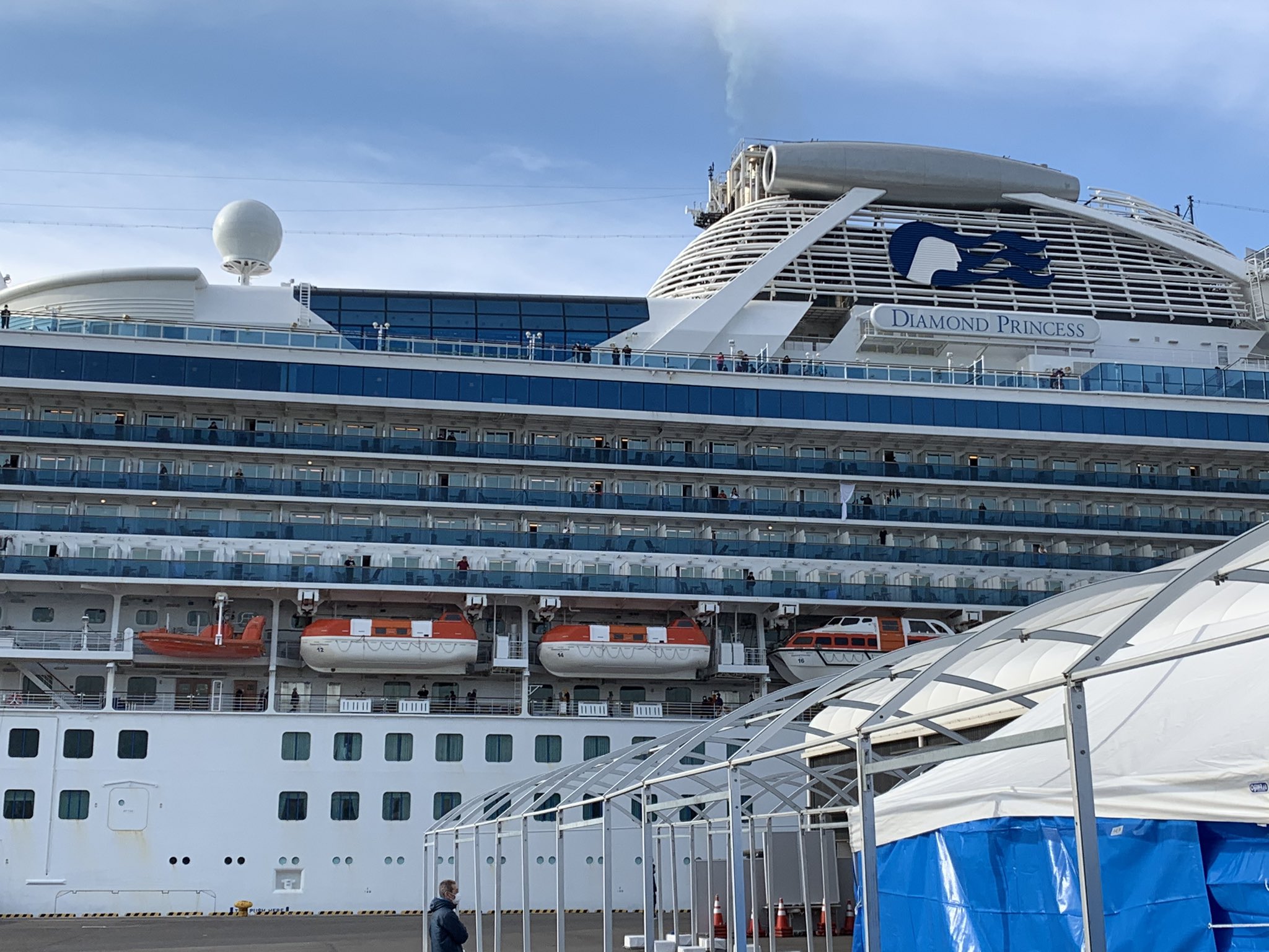 Japan Delivers 2,000 Iphones To Passengers On The ‘diamond Princess’ Cruise To Monitor Coronavirus Progress