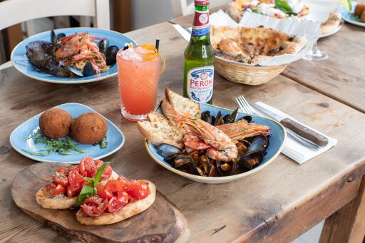 Love at first bite! Let us bring a bit of Italy to you this Valentine's Day. Book your table now via bit.ly/Bianco43bookin…