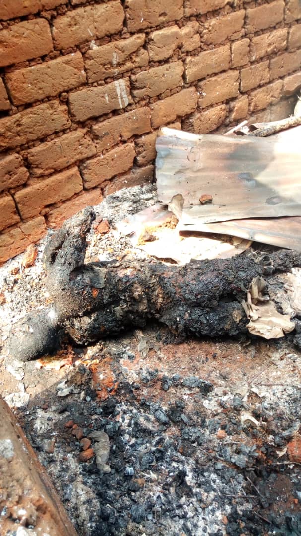 ngoketunjiaAmb1's tweet photo. Our people are roasted as chicken, homes are completely destroyed, within 2 weeks over 8000 have been received in #Nigeria refugee camps as per @Refugees yet @NLatUN @UKUN_NewYork @USUN @RussiaUN are silent, how many more dead for actions to be taken to stop #GenocideInAmbazonia? https://t.co/6l7lYfetQf