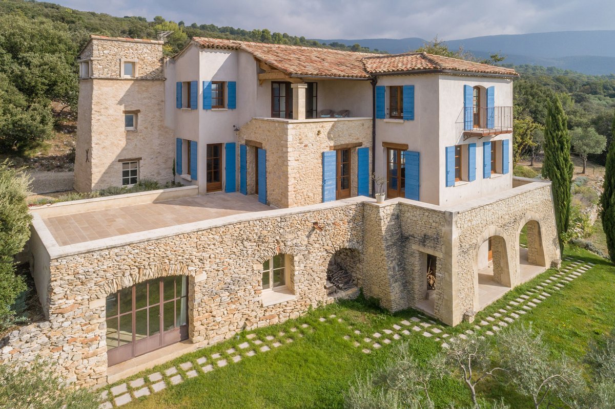 CuriousProvence's tweet photo. Looking for a luxury dream home in Provence? This may be for you: https://t.co/bXXZGEROpR https://t.co/O551K8ykjb
