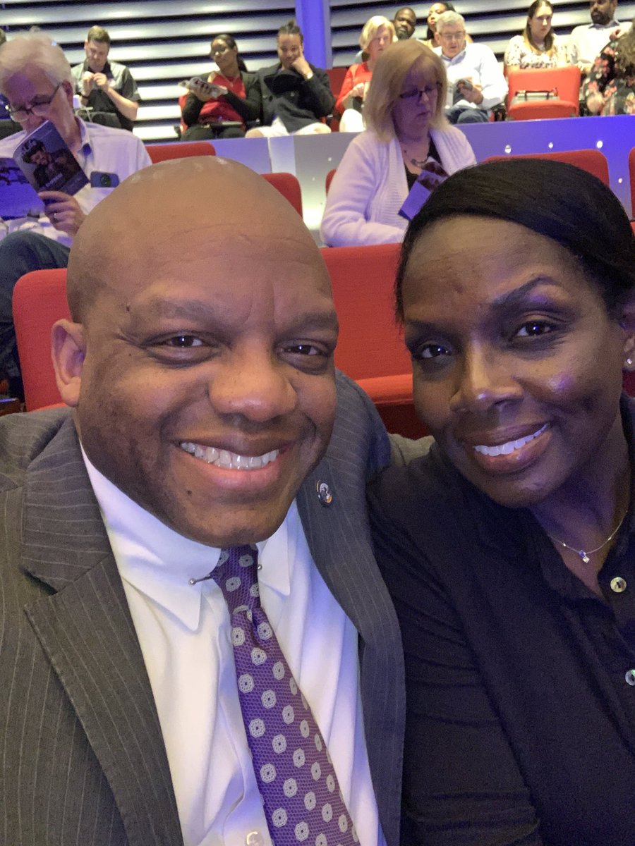 JeffWilliamson1's tweet photo. Hangin out pre-Valentine with MJ ⁦@DrPhillipsCtr⁩ - Jazz for Lovers great show. https://t.co/NWvka0qOXC