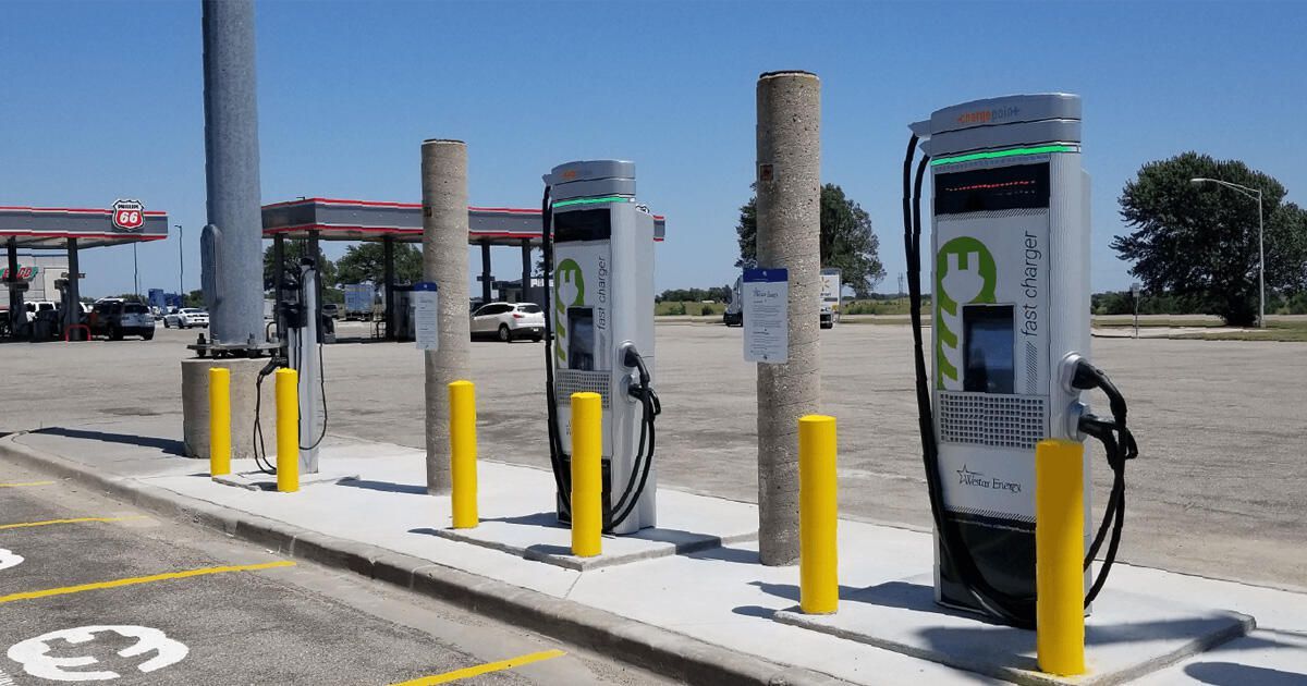 The360Leaders's tweet photo. . @ChargePointnet are to spend $1B for rural #EV charging across the #USA.

https://t.co/B6FEj94d62 @CNET 

#EVs #ElectricVehicles #Tech #Technology #360Network #Business #BusinessGrowth #Invest #Investing #Fund #Funding #startup #startups #scaleup #scaleups https://t.co/anKYEXHB0e