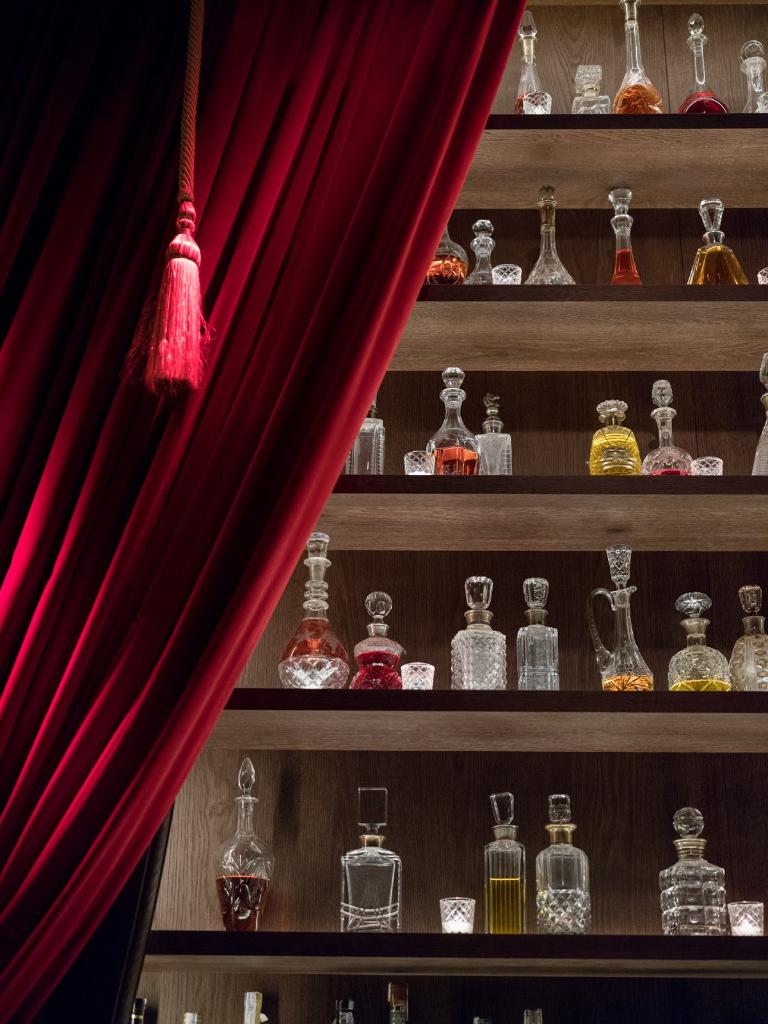 We bring back our Anti-Valentine's 💔 weekend to #CabaretBCN. 

On February 14 &amp; 15, experience a 5 or 6 course dinner menu, lush entertainment, signature cocktails and late night DJ sessions.

Reservations: (+34) 936 26 33 30

#BarcelonaEDITION
#Barcelonainspira