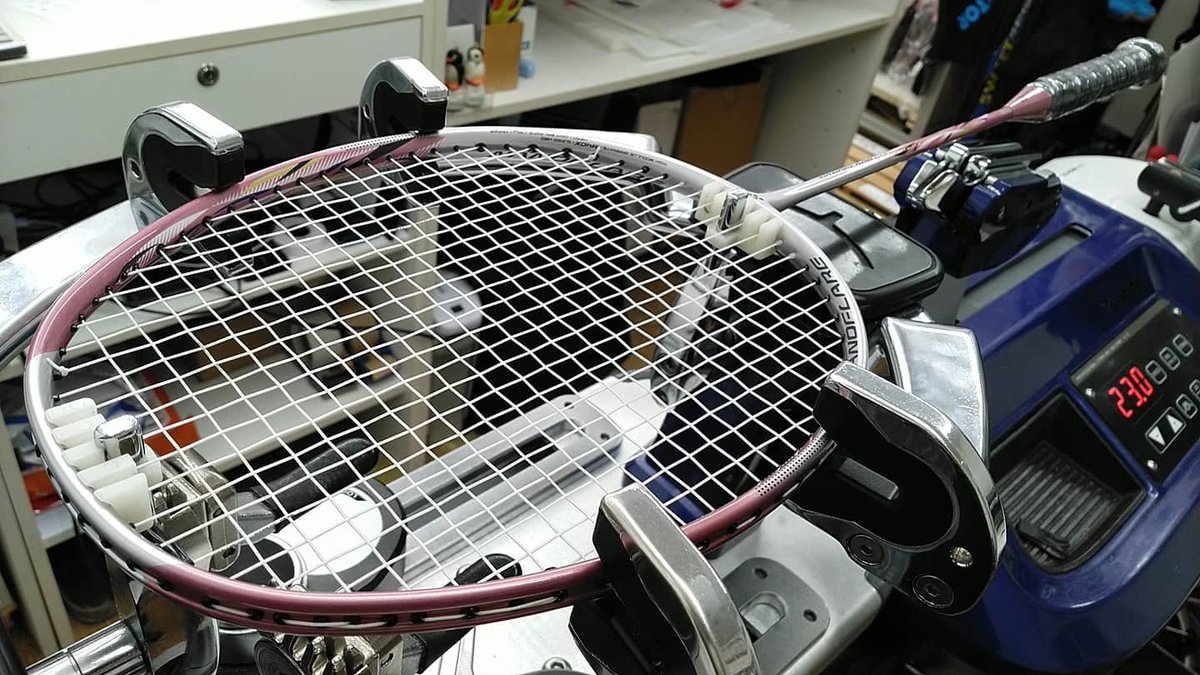 netin_tanushi's tweet photo. #yonex #ヨネックス 
#nf600 #ナノフレア600 #5u6 #sw68 #スイングウエイト68
#nbg99 #ナノジー99
#23ポンド #面圧平均42.5
 @ ネットイン　バドミントンガット張りの店 https://t.co/4ATknxqUe8