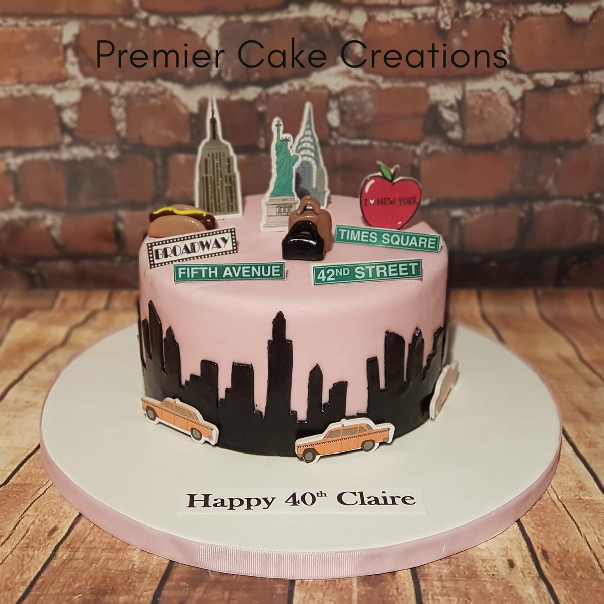 Premcake's tweet photo. #newyork #newyorkcake #premiercakecreations #cakesineastkilbride @eastkilbride #40thbirthdaycake #america https://t.co/igraNW628B