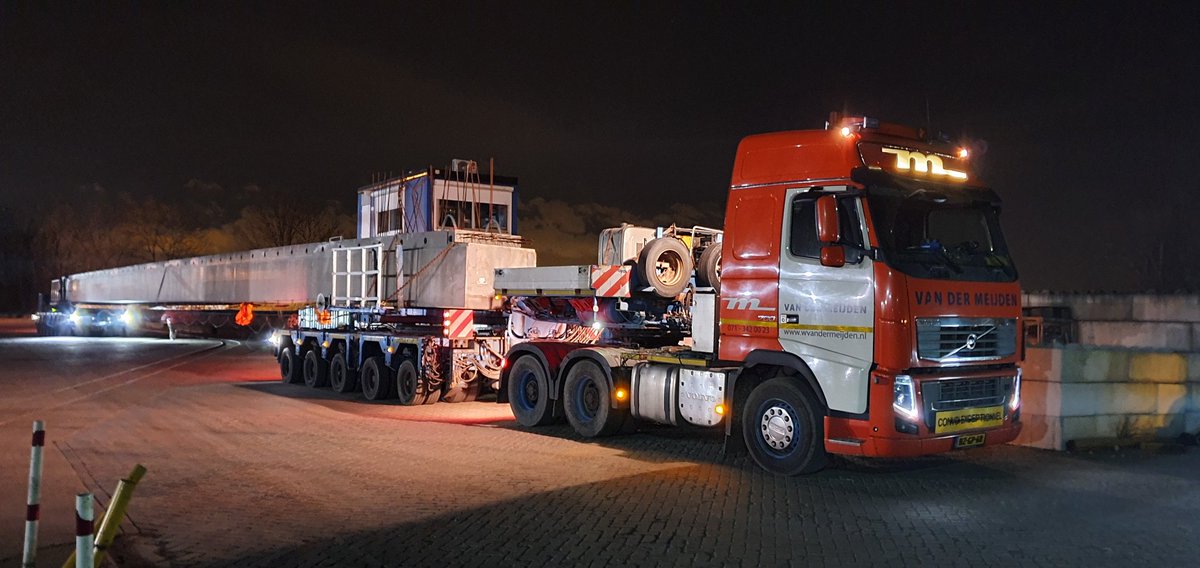 evert565's tweet photo. Goed weer voor n nachttransport #denieuwen200 https://t.co/yUdNT8JBko