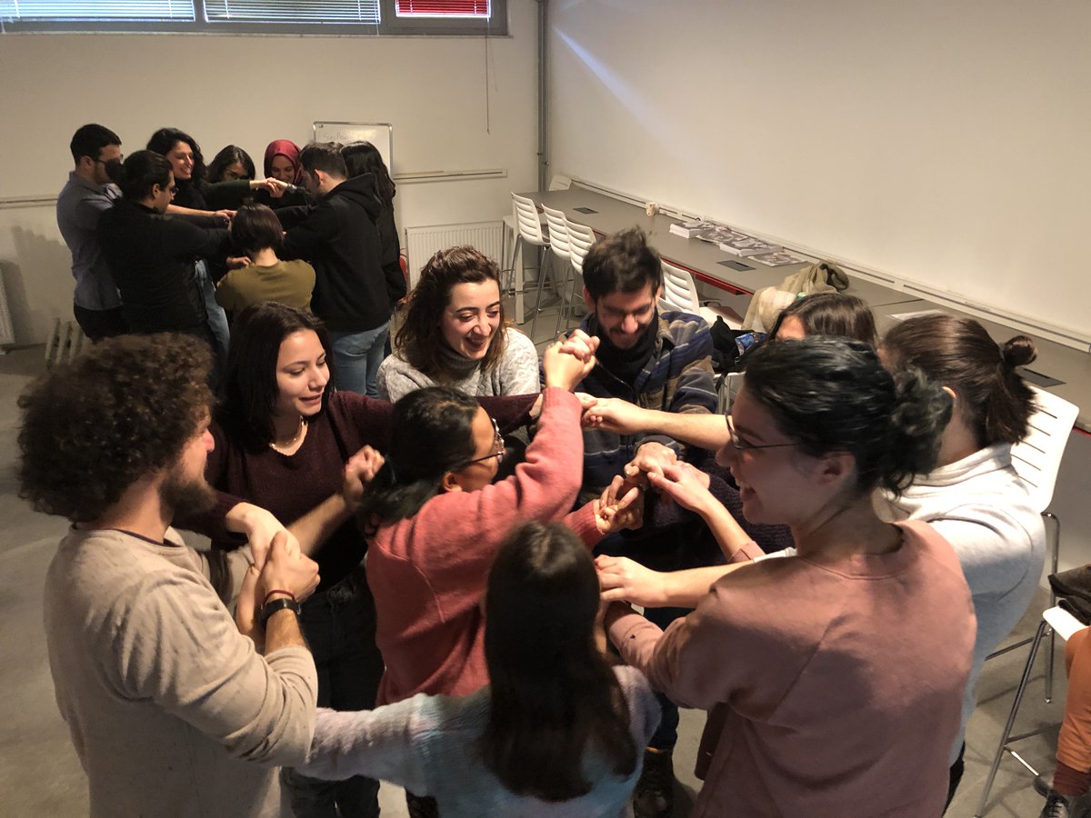 metudf's tweet photo. DTS-Spring'20 dönemi iş modelleri ve ortak çalışma kültürü hakkında yeni deneyimler kazanıyor! #METUDF #BA4148 #interdisciplinaryproblemsolving #ODTÜTF #interdisciplinarydesignstudio #BusinessModels https://t.co/uagl31KTUl