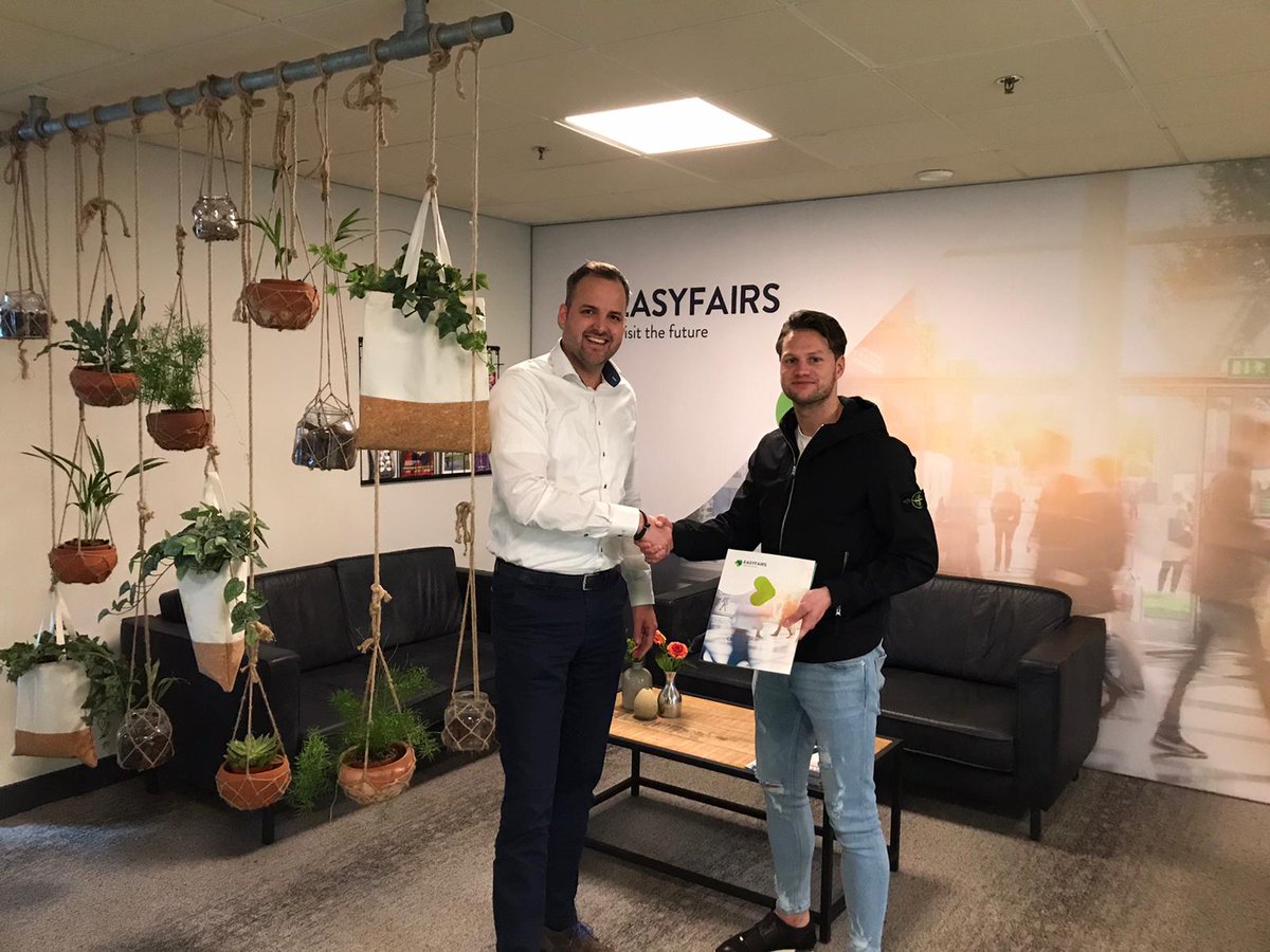 Nieuw gezicht… 

Een nieuw gezicht bij de vakbeurs Bouw Compleet: Stefan Kikkert! Vanaf 2 maart komt Stefan ons team versterken in de functie van accountmanager. Wij wensen Stefan heel veel succes in zijn nieuwe functie.