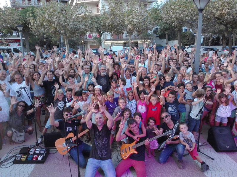 L'@EscolaVilaRoma se suma demà a la lluita contra el càncer infantil amb una xocolatada popular i un concert de <a href="/TheCoversBand1/">The Covers Band</a> #Palamós  bit.ly/31RIcg2