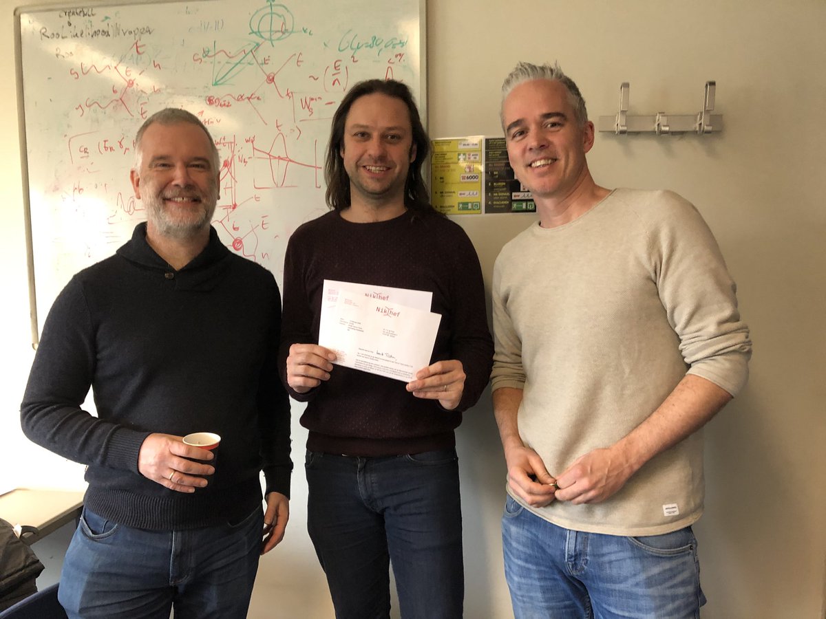 Wat een plezier om onze hoog gewaardeerde <a href="/Tristan_duPree/">Tristan du Pree</a> de brief voor een permanente aanstelling op #_nikhef te kunnen overhandigen! Tristan nogmaals welkom - en gewoon je usual zelf blijven -