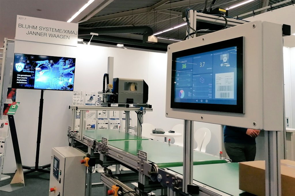 XimajDE's tweet photo. Auf zwei erfolgreichen Messetagen mit unseren Partnern @bluhmsysteme und #jannerwaagen haben wir eine neue Innovation präsentiert: #LogiExert - Wiegen, Etikettieren sowie Orchestrieren mit dem übergeordneten System, für den optimalen Einstieg in den automatisierten #Versand! https://t.co/K1mu9ZjuKG