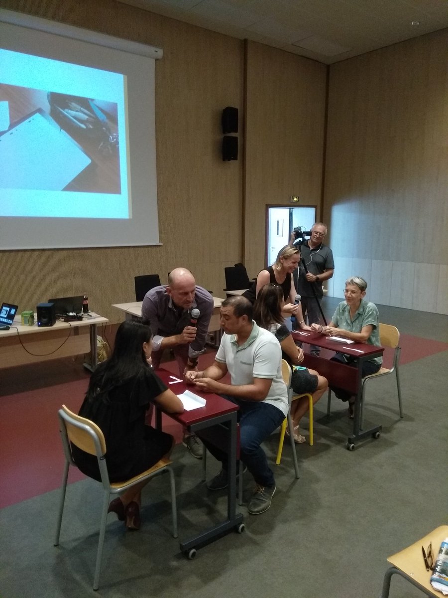 Exercices de mémorisation de type flash cards avec le public. Dernières heures du Séminaire neurosciences
@DANE_AcReunion 
<a href="/CardieReunion/">CARDIE REUNION</a>