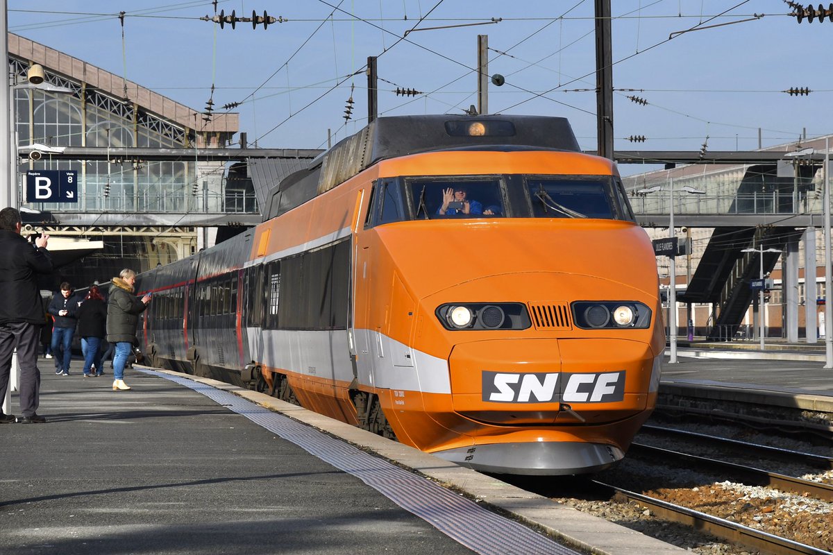 原色リバイバルTGVを確保！ この度フランス国鉄SNCFがTGV第一編成の