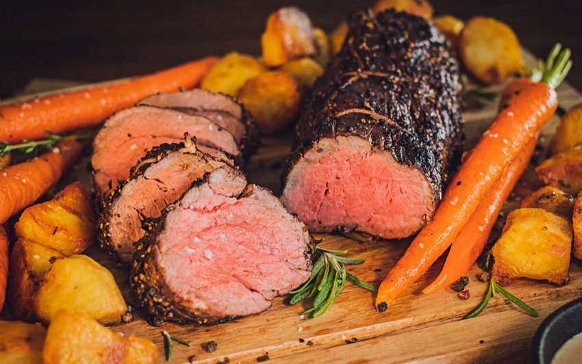 NapoleonGrills's tweet photo. #HappyValentinesDay2020 Why go out for dinner when you can treat a loved one to a delicious home-cooked meal on the barbecue? Our Beef Tenderloin Au Povire will knock their socks off! Full recipe available here: https://t.co/SWbLBu4lcP #MealForTwo #ValentinesIdeas #BBQDate https://t.co/uB3I5O6ajb