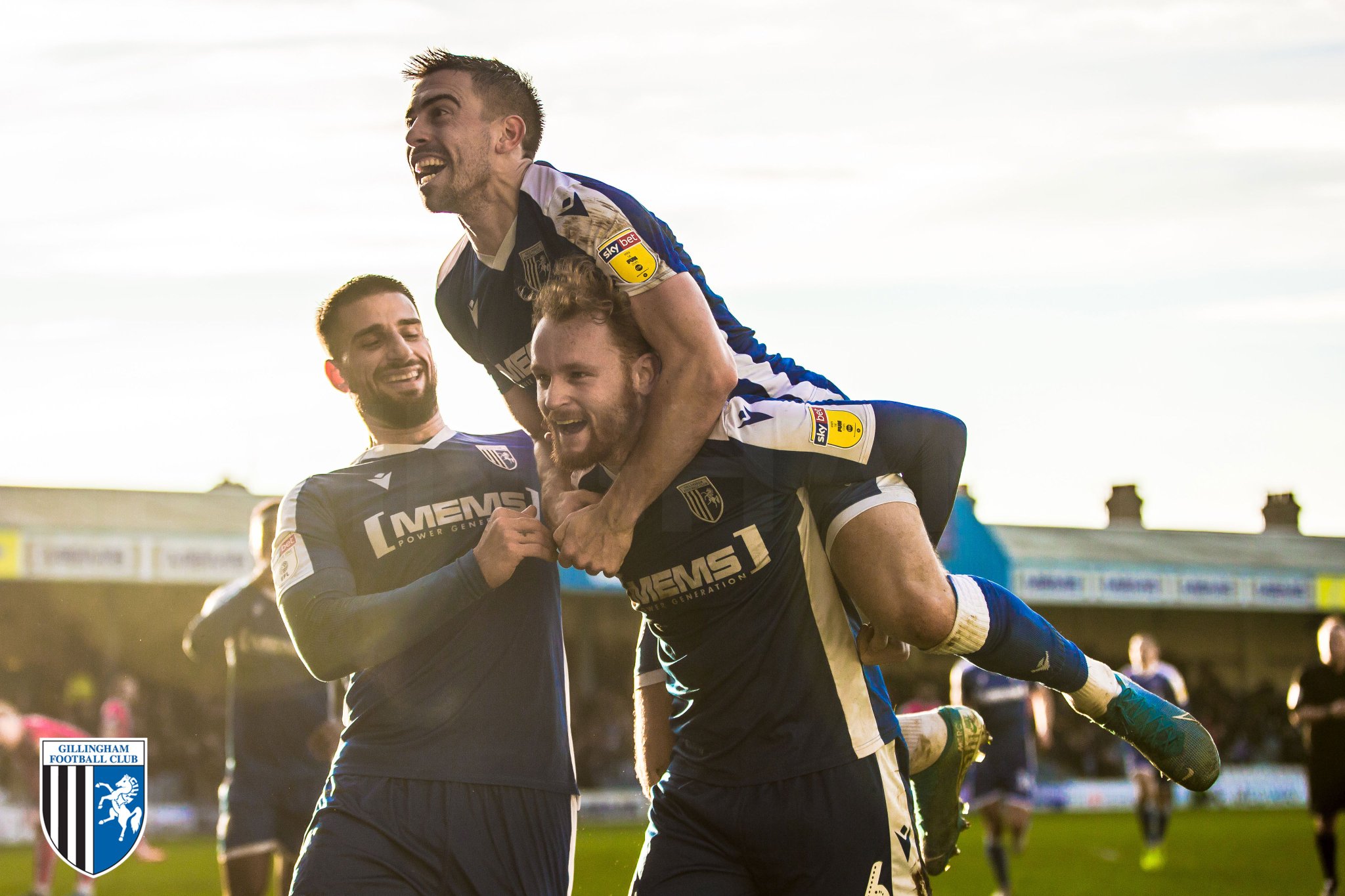 Gillingham FC on Twitter: "Roses are red, #Gills play in blue, It's a