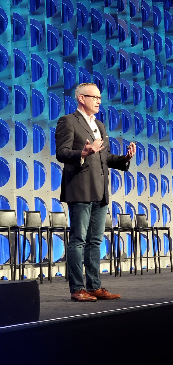 <a href="/AdrMcDonald/">Adrian McDonald</a> closing the EMEA session at @DellFRS  #makeunbeatablereal #Iwork4Dell FY21 is going to be awesome