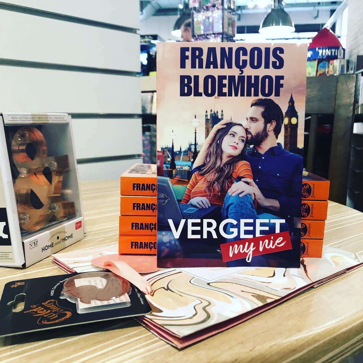 UPPERcaseCentSq's tweet photo. Vergeet my nie se fliek kom vanaand uit! Geniet Valentynsdag met hierdie boek beskikbaar in ons winkel of aanlyn! https://t.co/kMYkhDAgD3
