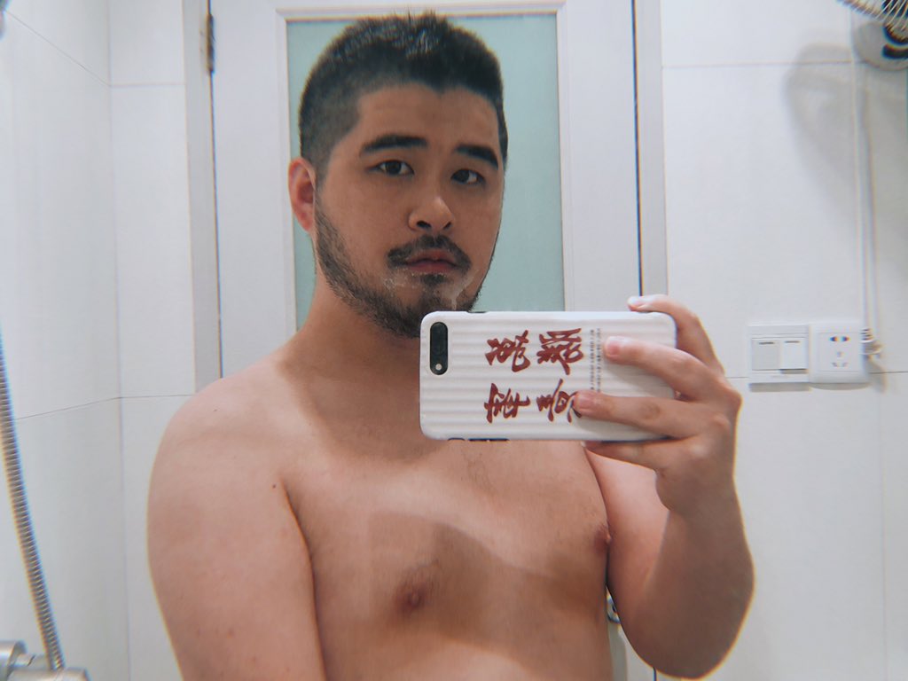八百年没发推了哈哈哈
