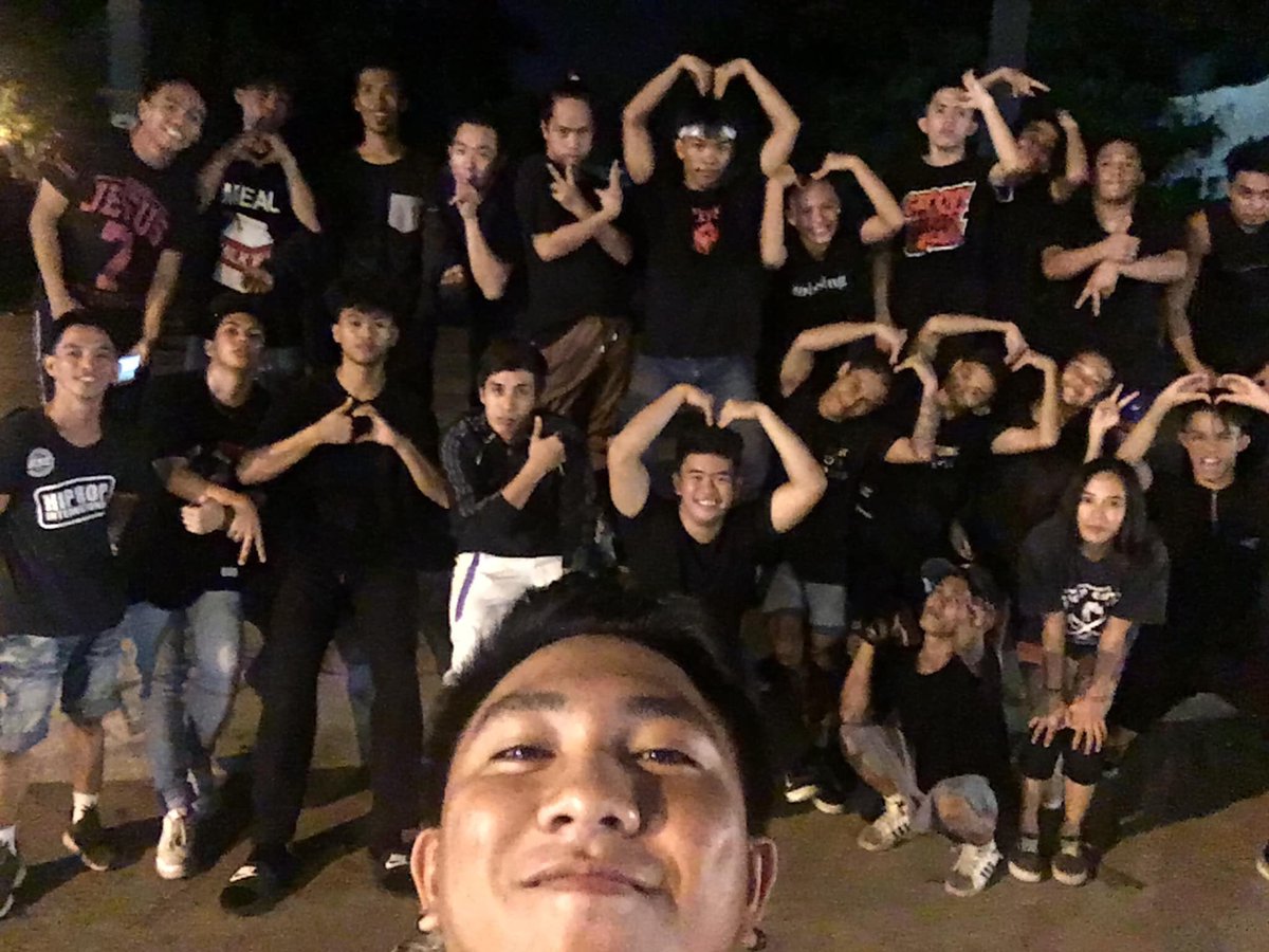 DsquaredCom's tweet photo. Black Valentines with the team 🖤
#DsquaredCru
#DsquaredRookies
#DsquaredCommunity https://t.co/nHsetbzZ9J