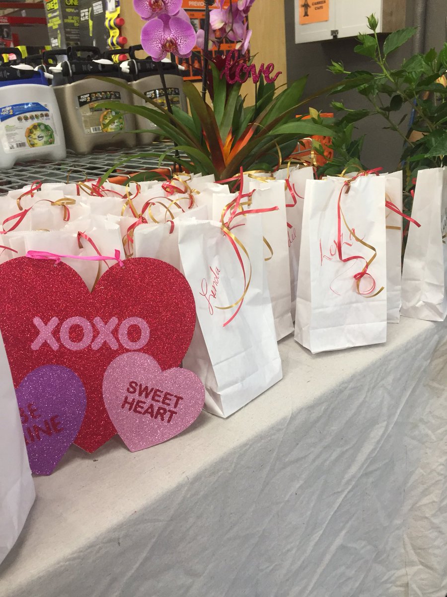 leigh_cano's tweet photo. Home Depot #6327 showing our ❤️ and APPRECIATION to our AWESOME Front End Associates. Thanks Team for all you do. @gleeramirez @RBDuplessis @StacyMaisonet @teresa39002397 @LonaJoe6327thd @sasm6327 @candis_robert https://t.co/F9N8f7PxIZ