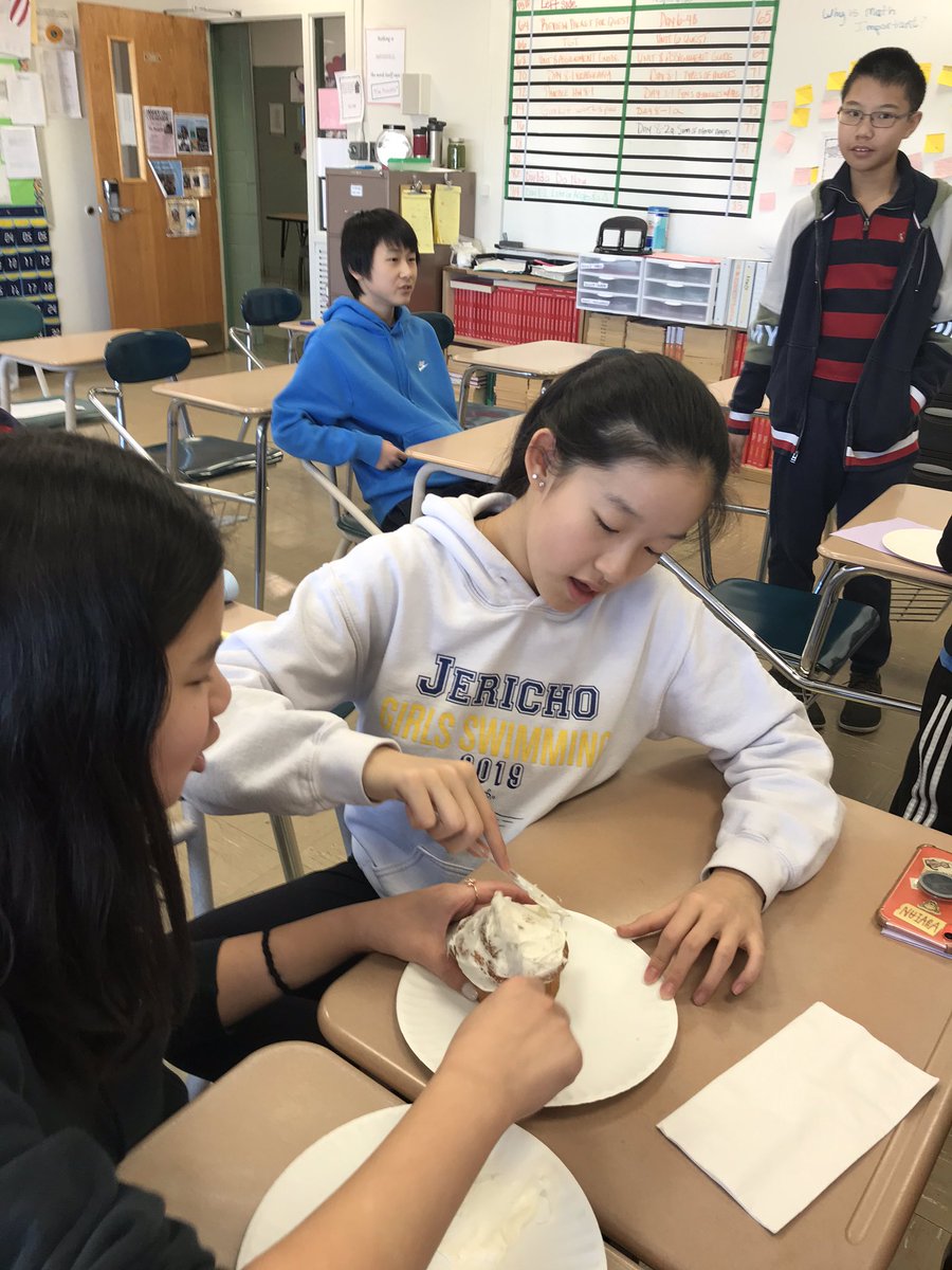MsPanayiotou's tweet photo. Cupcake Art with Madeline and Isla - a fun and tasty experience!  #personalbestday #StudentEdCamp @JerichoMS @_ChadGleason https://t.co/4606ygbfZr