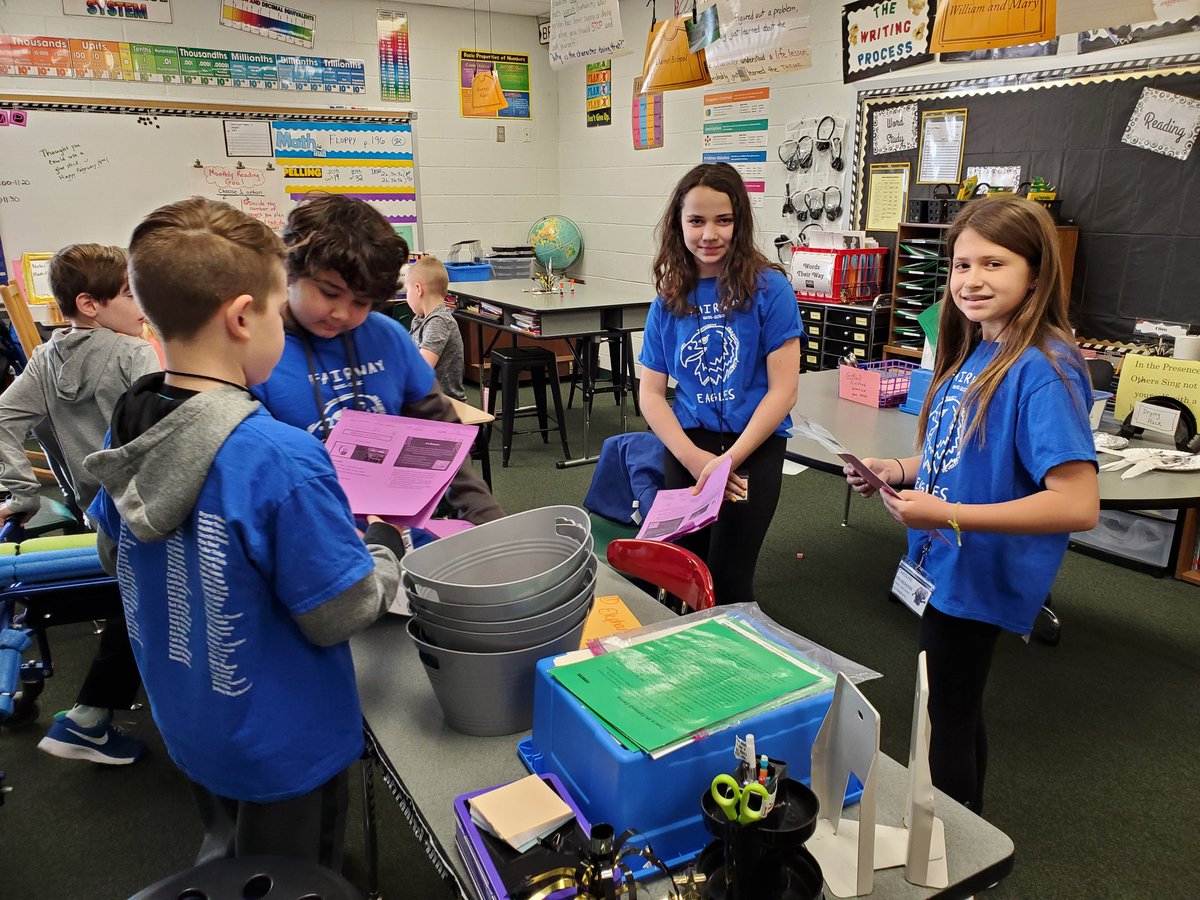 whiteamy5's tweet photo. #Fairwayfamily day!! 5th Grader 🐘talking last minute preparations. They're teaching the lesson today about Relay For Life. @FairwayElem @FairwayElemAP https://t.co/iA2Fn3m94Y