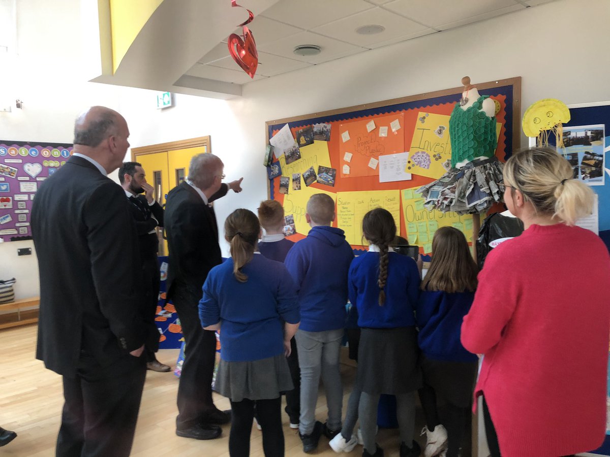 lleisiaubach's tweet photo. Pupil researchers @AwelyMorPrimary have shared their #ProjectPlastics with @fmwales @DavidReesMS showing the progress being made for their fish structure on Aberavon beach front to address climate action in their community #RightsHour https://t.co/Uer8wlz1u7