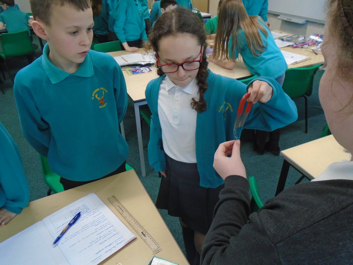ClaveringTS27's tweet image. #6CP have been experimenting with magnets!