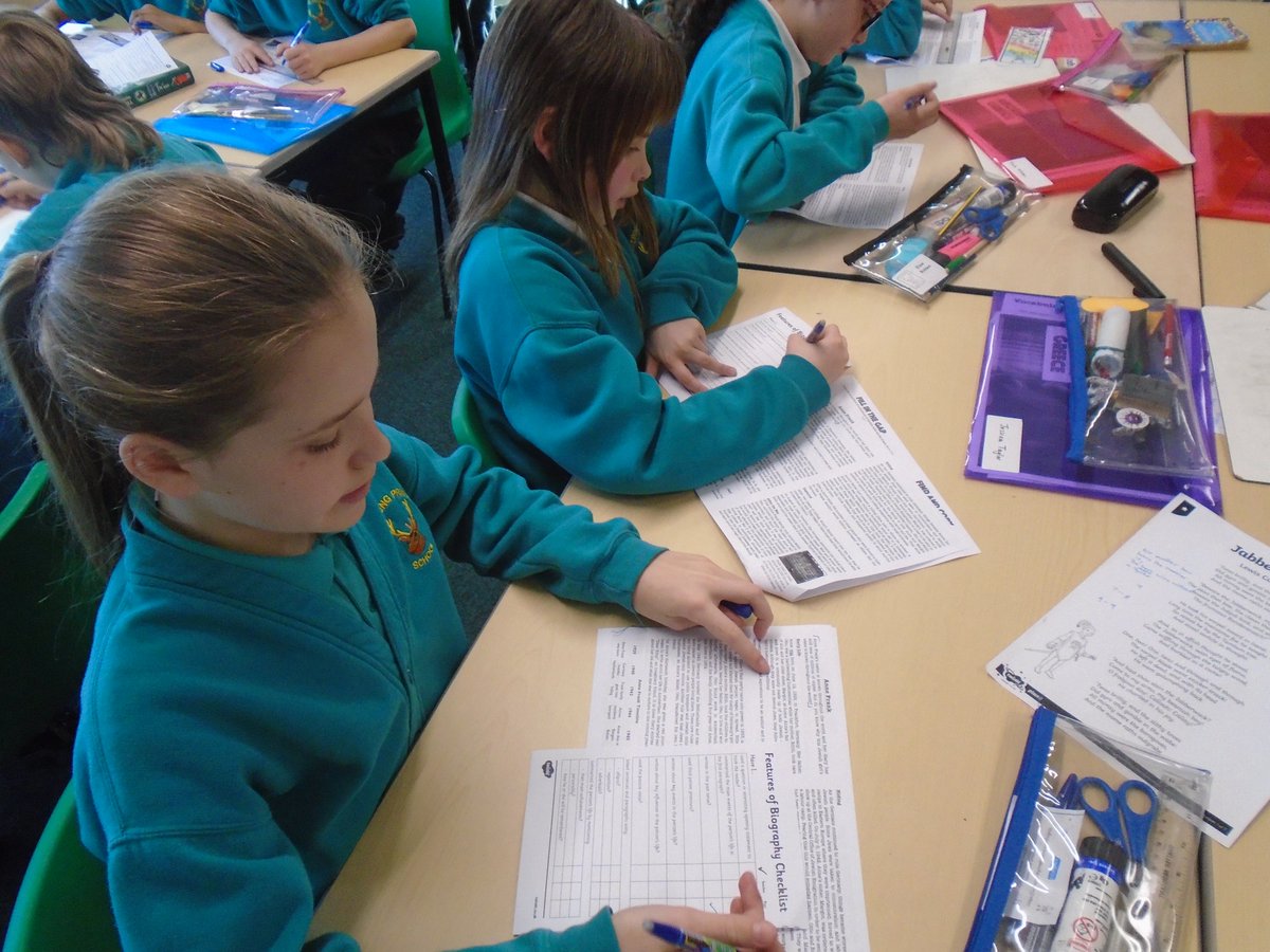 ClaveringTS27's tweet image. #6CP researching Anne Frank to write a biography in English