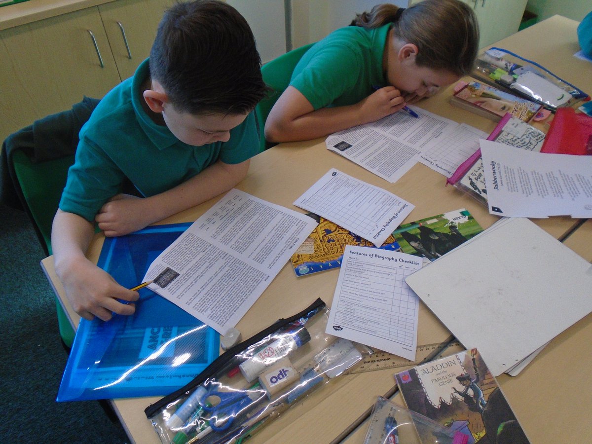 ClaveringTS27's tweet image. #6CP researching Anne Frank to write a biography in English