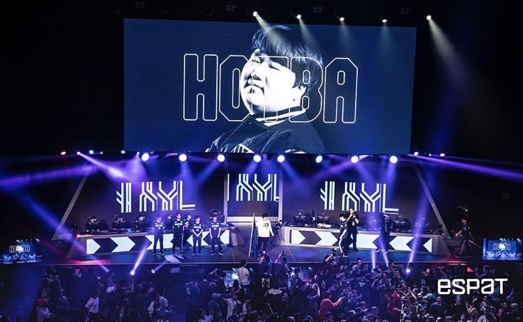 BMLBlackbird's tweet photo. Flashing back to  the epic Overwatch 2020 tournament at Hammerstein Ballroom last weekend. 🎮  #bmlblackbird #esportslighting #OWL2020 

Lighting Design by John Flanagan
Lighting, Rigging, and Production services supplied by BML-Blackbird
Photo Credit: @Maloneymedia | ESPAT Media https://t.co/TaODnw0os1