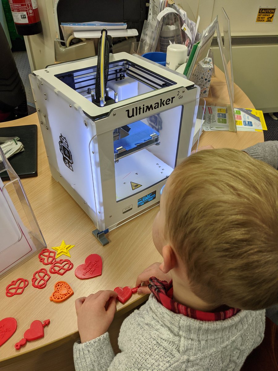 theCapelloIndex's tweet photo. #ValentinesDay at #MineheadLibrary @SomersetLib #3Dprinting https://t.co/ifBbe7a4ad