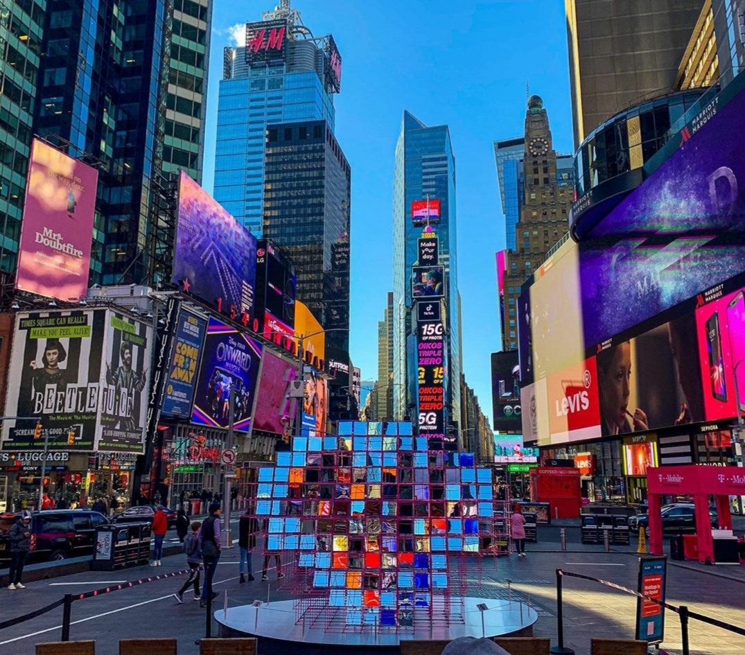 Happy Valentine's Day!
IG 📸 @shootingnyc

#newyorkerhotel #experiencenyc #valentinesdaynyc #timessquare #manhattan #explorenyc